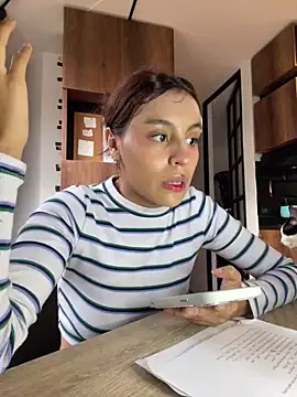 Snapshot of Katee_Jones chatting on March 12, 10:50 pm Katee Jones online show from March 12, 10:50 pm