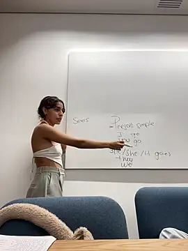 Snapshot of Katee_Jones chatting on March 13, 10:32 pm Katee Jones online show from March 13, 10:32 pm