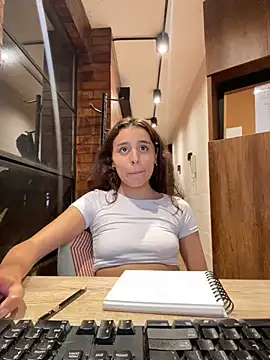 Snapshot of Katee_Jones chatting on March 20, 1:46 am Katee Jones online show from March 20, 1:46 am