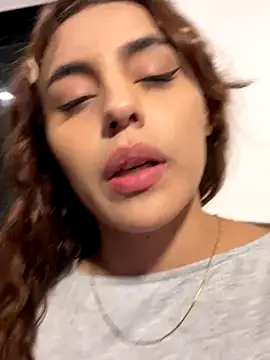 Snapshot of Katee_Jones chatting on September 9, 11:59 pm Katee Jones online show from September 9, 11:59 pm