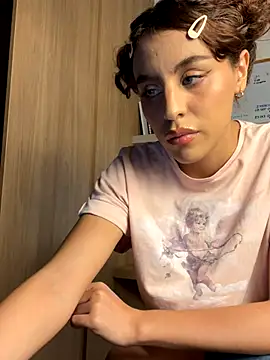 Snapshot of Katee_Jones chatting on September 19, 12:12 am Katee Jones online show from September 19, 12:12 am