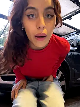 Snapshot of Katee_Jones chatting on October 29, 10:33 pm Katee Jones online show from October 29, 10:33 pm