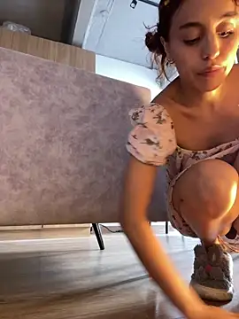 Snapshot of Katee_Jones chatting on October 30, 9:04 pm Katee Jones online show from October 30, 9:04 pm