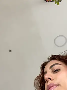 Snapshot of Katee_Jones chatting on November 6, 8:43 pm Katee Jones online show from November 6, 8:43 pm