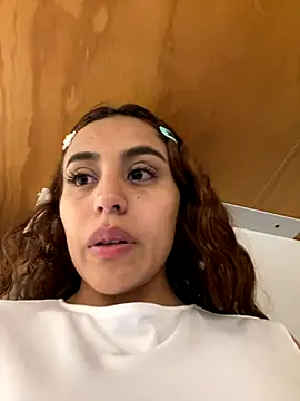 Snapshot of Katee_Jones chatting on November 29, 12:35 am Katee Jones online show from November 29, 12:35 am