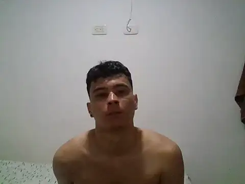 Snapshot of ema299999 chatting on October 17, 11:40 pm ema299999 online show from October 17, 11:40 pm