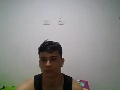 Snapshot of ema299999 chatting on October 27, 6:17 am ema299999 online show from October 27, 6:17 am