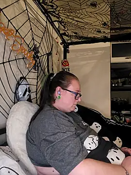 Snapshot of Bunny_Cummings chatting on October 17, 10:01 pm Bunny Cummings online show from October 17, 10:01 pm