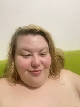 Snapshot of Busty-BBW-Emilie chatting on January 1, 12:21 am Busty-BBW-Emilie online show from January 1, 12:21 am