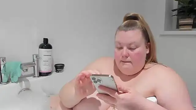 Snapshot of Busty-BBW-Emilie chatting on March 5, 7:49 pm Busty-BBW-Emilie online show from March 5, 7:49 pm