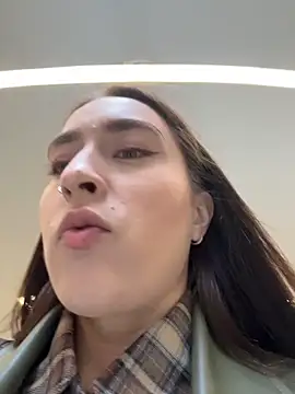 Holly Play online show from March 28, 12:05 pm