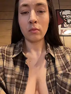 Holly Play online show from June 8, 10:04 am