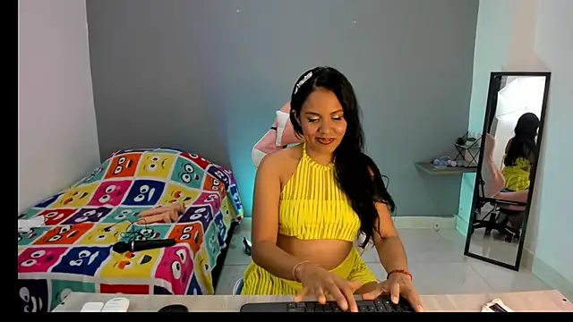 nicol jone1 online show from January 6, 9:43 pm