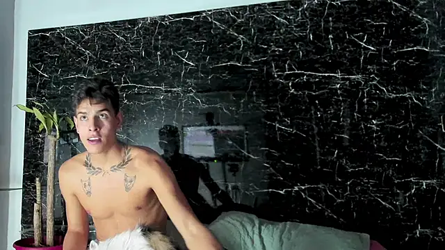 Snapshot of Couplehot__1 chatting on December 7, 3:58 am Couplehot 1 online show from December 7, 3:58 am