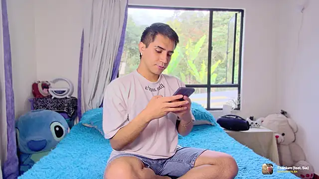 Chris Maddox online show from December 19, 9:33 pm