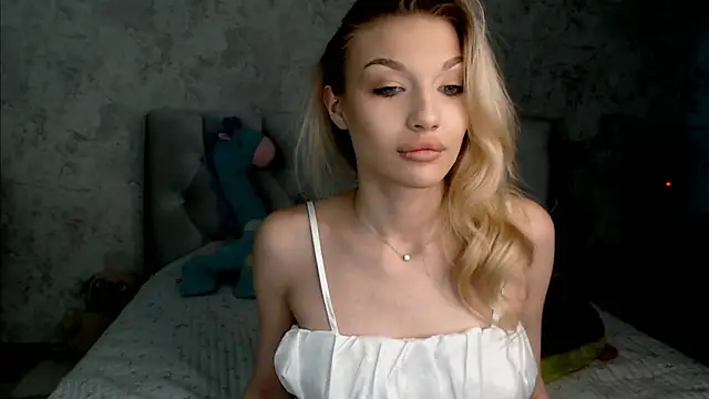Snapshot of Ella_Milla chatting on July 1, 12:40 pm Ella Milla online show from July 1, 12:40 pm