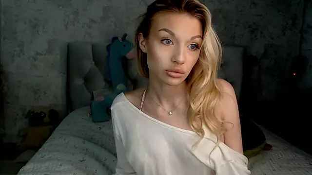 Snapshot of Ella_Milla chatting on July 9, 1:04 pm Ella Milla online show from July 9, 1:04 pm