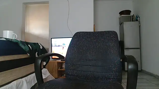 Snapshot of Hugetittiesxx2 chatting on October 26, 5:24 am Hugetittiesxx2 online show from October 26, 5:24 am