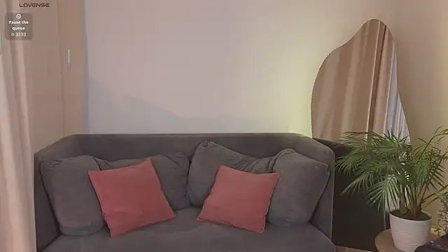 Snapshot of Curly_Moon chatting on March 3, 7:03 am Curly Moon online show from March 3, 7:03 am