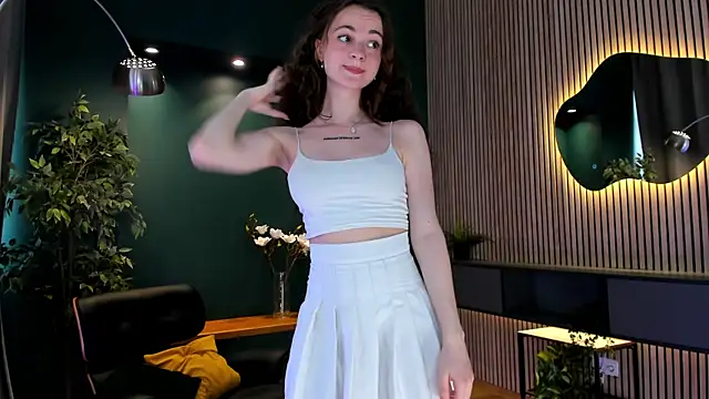 Snapshot of Curly_Moon chatting on June 30, 2:07 pm Curly Moon online show from June 30, 2:07 pm