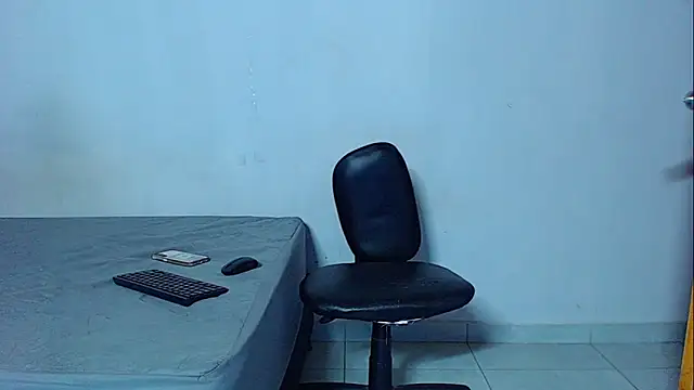 Snapshot of mikecoper_23 chatting on March 11, 3:01 am mikecoper 23 online show from March 11, 3:01 am