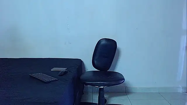 Snapshot of mikecoper_23 chatting on March 11, 3:07 pm mikecoper 23 online show from March 11, 3:07 pm