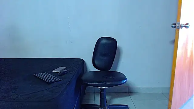 Snapshot of mikecoper_23 chatting on March 14, 2:00 pm mikecoper 23 online show from March 14, 2:00 pm