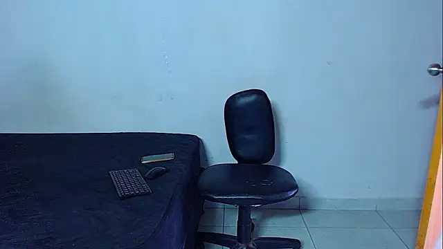 Snapshot of mikecoper_23 chatting on March 23, 1:37 pm mikecoper 23 online show from March 23, 1:37 pm