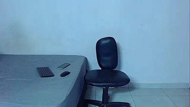 Snapshot of mikecoper_23 chatting on March 25, 2:01 pm mikecoper 23 online show from March 25, 2:01 pm