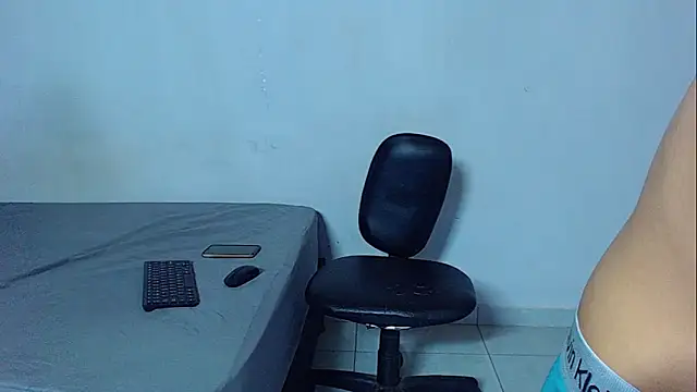 Snapshot of mikecoper_23 chatting on March 26, 2:11 pm mikecoper 23 online show from March 26, 2:11 pm