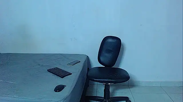 Snapshot of mikecoper_23 chatting on March 28, 2:11 am mikecoper 23 online show from March 28, 2:11 am