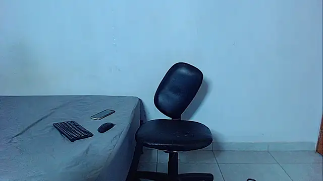 Snapshot of mikecoper_23 chatting on March 30, 2:34 am mikecoper 23 online show from March 30, 2:34 am