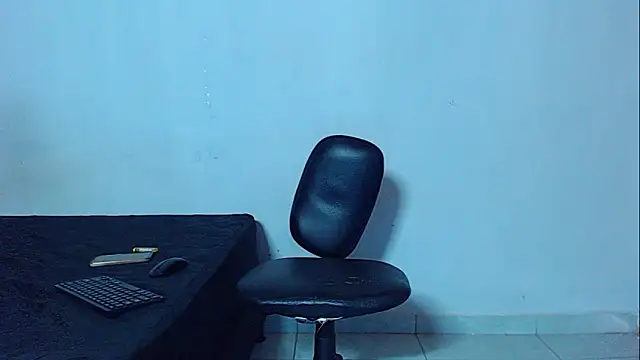 Snapshot of mikecoper_23 chatting on April 5, 2:25 pm mikecoper 23 online show from April 5, 2:25 pm