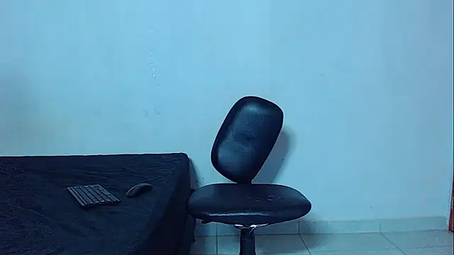 Snapshot of mikecoper_23 chatting on April 6, 2:31 am mikecoper 23 online show from April 6, 2:31 am