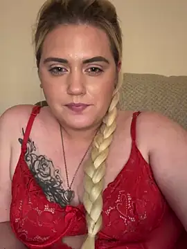 Snapshot of Blondiee3088 chatting on January 25, 1:21 am Blondiee3088 online show from January 25, 1:21 am