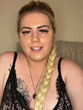 Snapshot of Blondiee3088 chatting on January 26, 8:34 pm Blondiee3088 online show from January 26, 8:34 pm