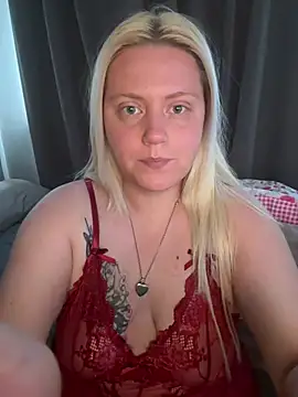 Blondiee3088 online show from August 4, 8:28 am