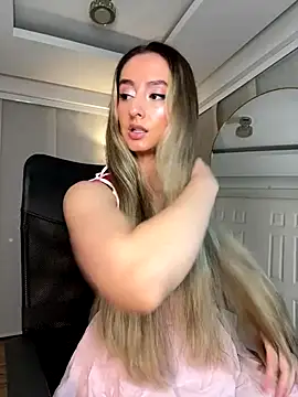 nicollefiorett online show from October 15, 11:05 pm