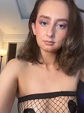 nicollefiorett online show from March 25, 12:49 am