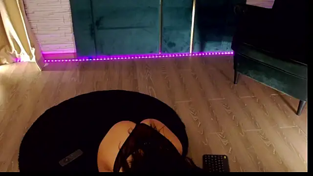 Snapshot of FeetVibe chatting on June 25, 5:12 am FeetVibe online show from June 25, 5:12 am