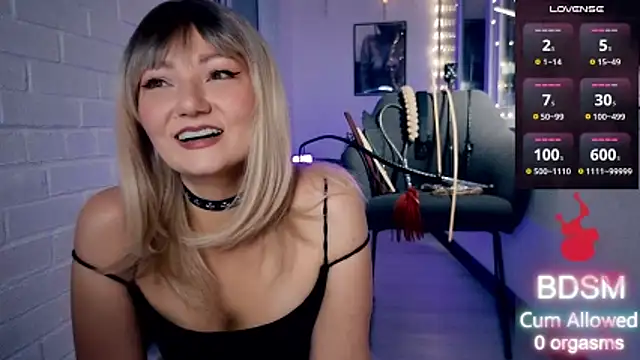 Sandralawrence online show from November 7, 9:15 pm