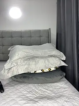 prettiepearl online show from February 9, 1:42 am