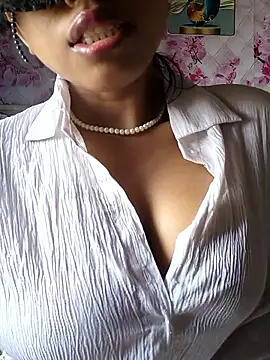 Snapshot of sandy_naughty chatting on February 2, 5:39 am sandy naughty online show from February 2, 5:39 am