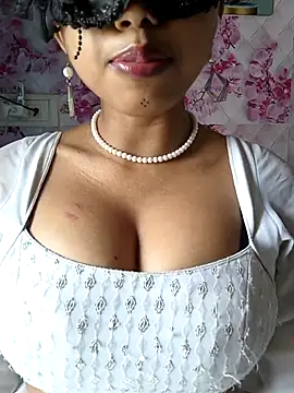 Snapshot of sandy_naughty chatting on February 13, 8:10 am sandy naughty online show from February 13, 8:10 am