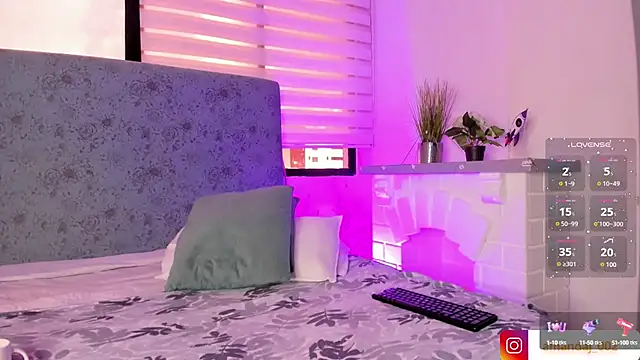 Snapshot of amandaaJones_ chatting on January 13, 7:42 pm amandaaJones online show from January 13, 7:42 pm