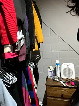 missaaprilv online show from October 2, 3:57 am