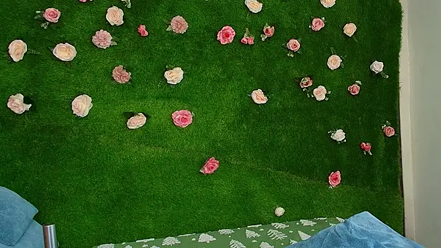 Huge Titties  online show from February 22, 6:46 am