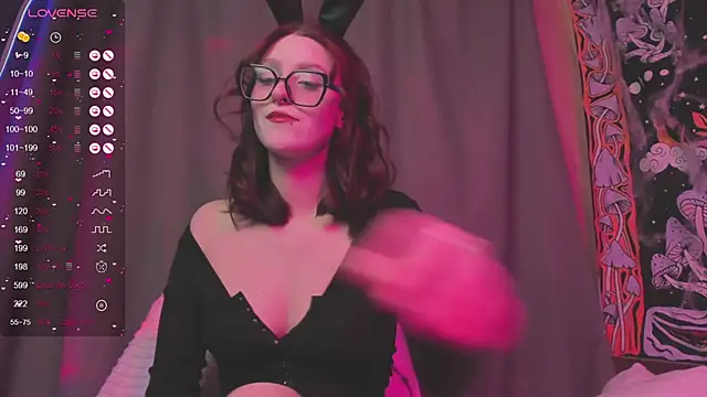 kissthasky online show from November 30, 7:40 pm