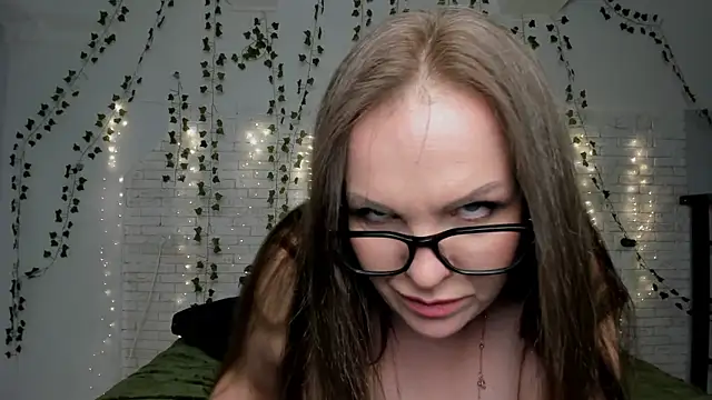 fiery stella online show from October 3, 9:50 am