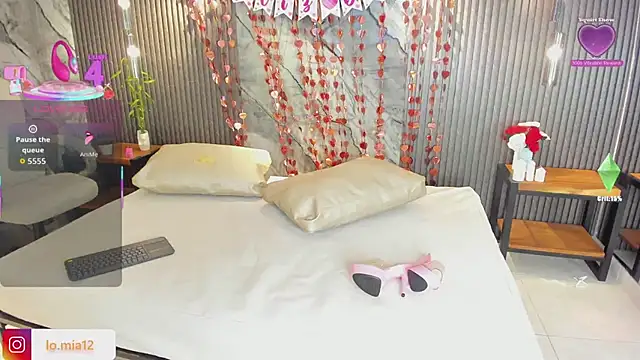 julietha taylor online show from February 6, 4:17 am